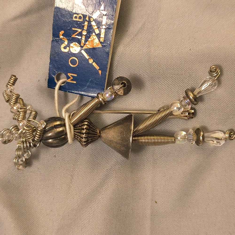 Moon baby broach pin of Judy Jetson vintage.